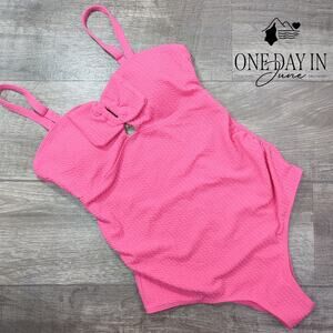 Maacie Textured One Piece Swimsuit Size M